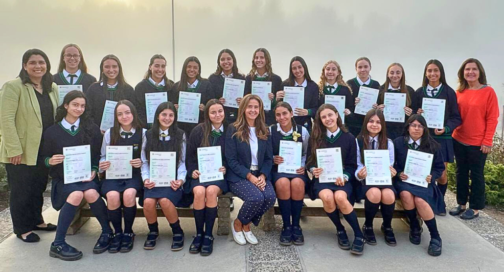 Alumnas del Colegio Albamar destacan en exámenes de Cambridge con excelentes resultados