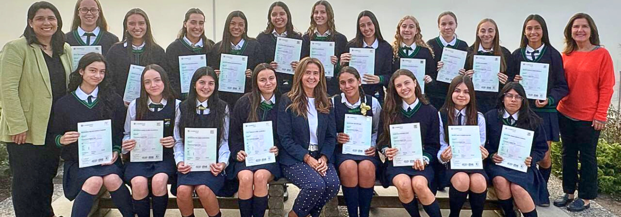 Alumnas del Colegio Albamar destacan en exámenes de Cambridge con excelentes resultados