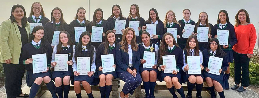 Alumnas del Colegio Albamar destacan en exámenes de Cambridge con excelentes resultados